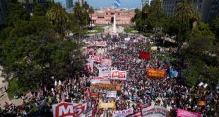 Cacerolazo Argentino contra reformas financieras de Milei