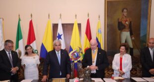 Mulino participa de sesión solemne de la Sociedad Bolivariana