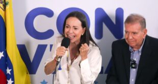 María Corina Machado Llama a los Venezolanos a Movilizarse Mientras Maduro Intensifica la Censura Digital