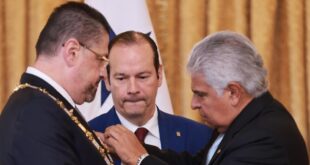 Presidente de Costa Rica es condecorado con la máxima orden nacional Manuel Amador Guerrero