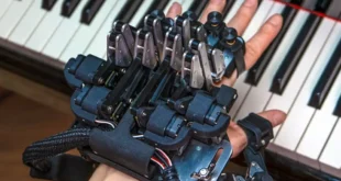 Revolucionario exoesqueleto ayuda a pianistas expertos a romper sus límites de velocidad