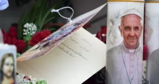 El papa Francisco evoluciona favorablemente pese a neumonía bilateral