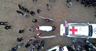 Hamás entrega cuerpos de niños Bibas pero no de su madre, aumentando tensión con Israel