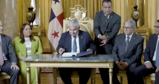 Mulino firma ley de reformas a la Seguridad Social tras meses de debate