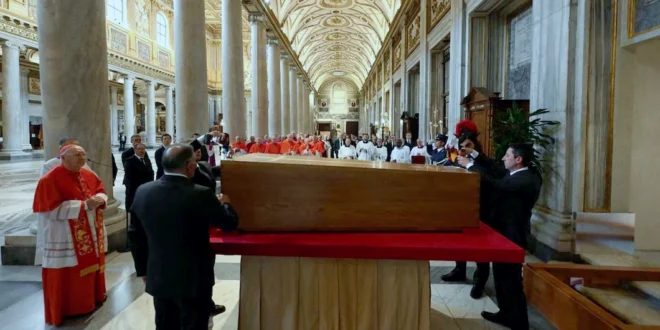 El papa Francisco descansa en la Basílica de Santa María la Mayor tras un multitudinario funeral