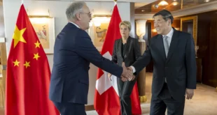 Estados Unidos y China Acuerdan Reducción Arancelaria Temporal: Un Respiro en la Guerra Comercial