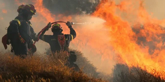 Grave Incendio en Creta: Miles de Personas Evacuadas por el Fuego
