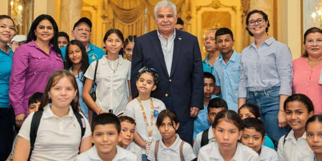 Mulino Reconoce a Escuelas Rurales de Herrera por Mantener Clases Ininterrumpidas