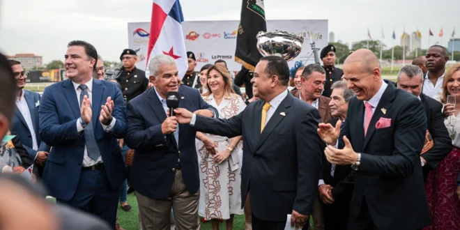 Presidente Mulino Celebra el Clásico Presidente y el Triunfo de 'Senescal'