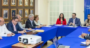 Ministro Moltó impulsa medidas comerciales para fortalecer la avicultura y porcicultura nacional