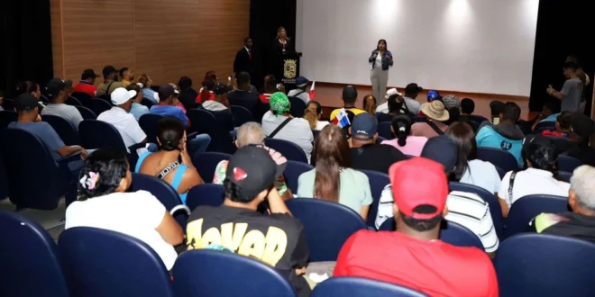 Alcaldía de Panamá suspende desalojos y abre mesa de diálogo con microempresarios