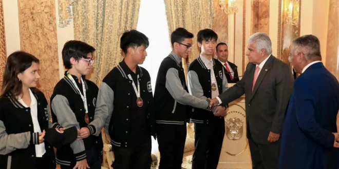 Jóvenes panameños hacen historia en Olimpiada de Astronomía y Astronáutica en Brasil