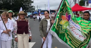 Ministra de Cultura, acompañada de Mireya Moscoso fue abanderada en la Parada de las Flores y el Café 2025
