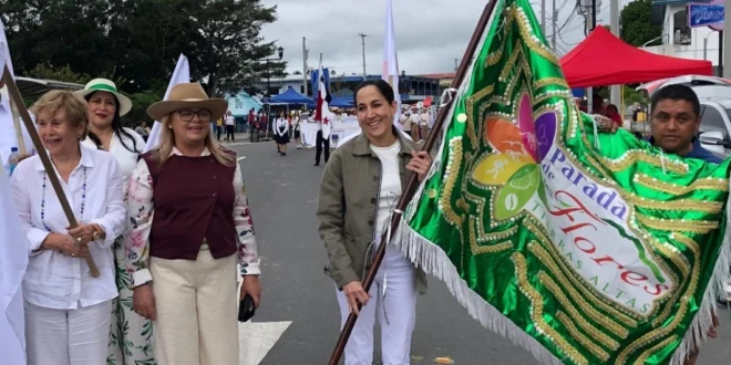 Ministra de Cultura, acompañada de Mireya Moscoso fue abanderada en la Parada de las Flores y el Café 2025