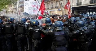 París se paraliza por enfrentamientos entre policía y manifestantes en protesta contra políticas gubernamentales