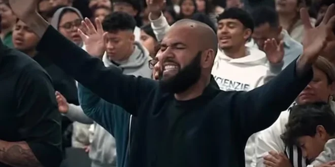 Dani Alves: De Estrella del Fútbol a 'Discípulo de Cristo' Tras su Salida de Prisión