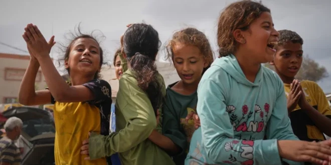 Israel y Hamás Acuerdan Intercambio de Rehenes y Prisioneros Tras Pausa en la Guerra de Gaza