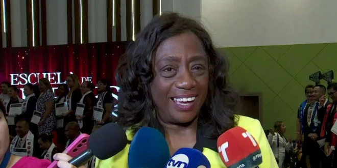 Ministra Lucy Molinar pide paciencia ante licitación de laptops para estudiantes y docentes: “Queremos el mejor producto al precio correcto”