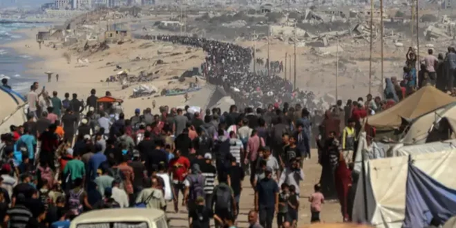 Palestinos Regresan a Gaza Entre Ruinas Mientras la Ayuda Humanitaria Aumenta y EEUU Despliega Tropas en Israel