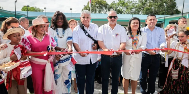 Presidente Mulino junto a Jorge Herrera entrega escuela básica en Aguadulce