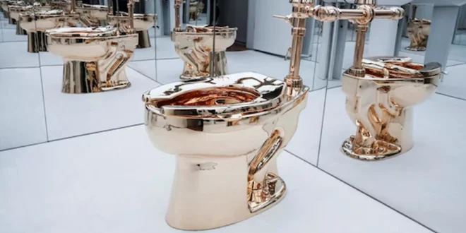 El Inodoro de Oro de Maurizio Cattelan Encuentra Nuevo Hogar en Ripley's