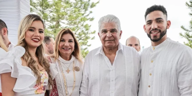 Presidente Mulino Recibe al Pelotero Panameño José 'Chema' Caballero en Celebración Patria