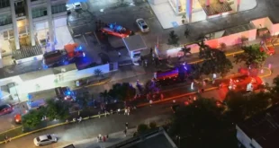 Incendio en el sótano del PH Vivendi deja cuatro vehículos afectados en Plaza Edison