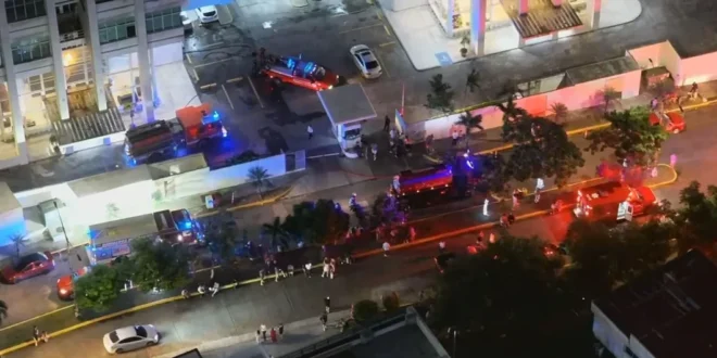 Incendio en el sótano del PH Vivendi deja cuatro vehículos afectados en Plaza Edison