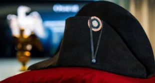 Sombrero de Napoleón Bate Récord: Pieza Histórica Subastada por Más de €1.9 Millones