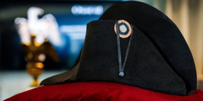 Sombrero de Napoleón Bate Récord: Pieza Histórica Subastada por Más de €1.9 Millones