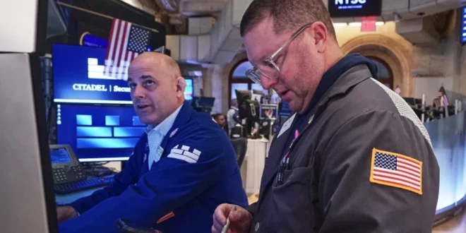 Wall Street sube con cautela ante reunión de la Fed y anuncio de Trump sobre chips Nvidia a China