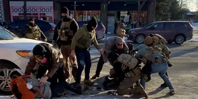 Trump califica de "muy triste" la muerte de manifestante en Mineápolis y respalda a su Secretaria de Seguridad