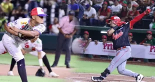 Jugadores de béisbol juvenil en el Estadio Kenny Serracín durante la final 2026