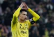 Cristiano Ronaldo con el uniforme de su club en Arabia Saudita durante un momento de tensión.