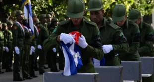 Soldados cubanos despiden a los agentes que murieron en el operativo de EEUU para capturar el narcodictador Maduro