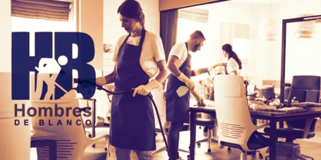 Personal de Hombres de Blanco realizando mantenimiento institucional profesional en Panamá