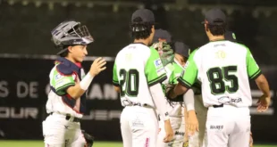 Jugadores de Panamá Oeste celebrando la victoria en el Estadio Mariano Rivera durante el Béisbol Juvenil 2026