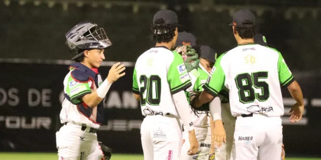Jugadores de Panamá Oeste celebrando la victoria en el Estadio Mariano Rivera durante el Béisbol Juvenil 2026