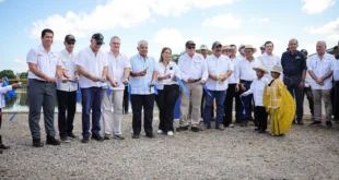 Presidente Mulino inaugurando el sistema de riego Remigio Rojas en Alanje Chiriquí