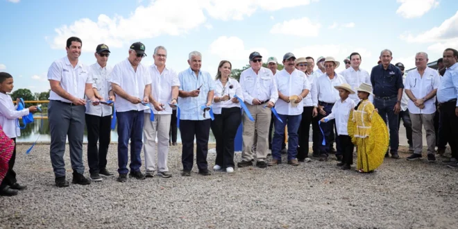 Presidente Mulino inaugurando el sistema de riego Remigio Rojas en Alanje Chiriquí