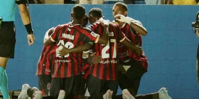Jugadores del Sporting San Miguelito celebrando gol ante LA Galaxy en la Concachampions
