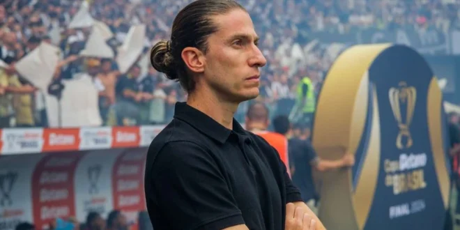 Filipe Luis dirigiendo un partido del Flamengo