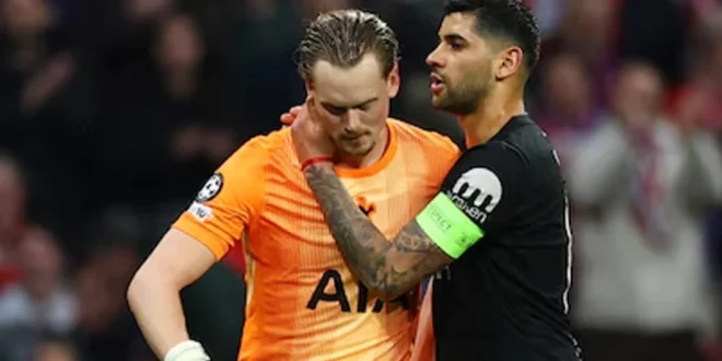 Arquero Antonín Kinský durante el partido de Champions League contra el Atlético de Madrid