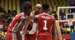 Jugadores de Panamá en el Estadio Obras Sanitarias durante el Clasificatorio FIBA World Cup 2027