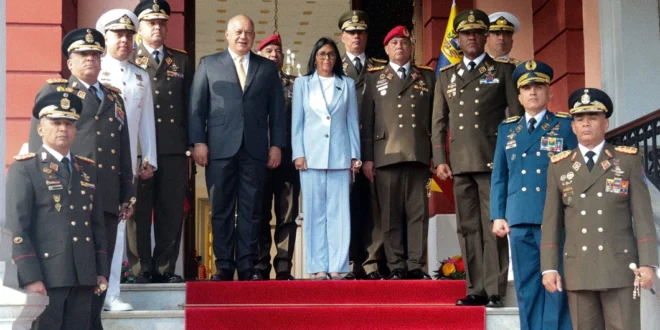 Delcy Rodríguez junto a los nuevos mandos militares de la FANB en Venezuela