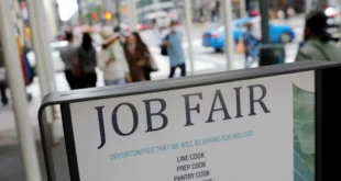 La incertidumbre por la guerra con Irán y el auge de la IA han frenado el ritmo de contrataciones, volviendo a las empresas más precavidas.