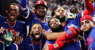 Jugadores de República Dominicana celebrando la victoria en el Clásico Mundial de Béisbol