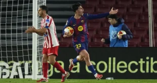 Jugadores del FC Barcelona celebrando un gol frente a la afición en el Spotify Camp Nou