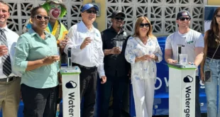 Mayer Mizrachi presentando el generador atmosférico de agua Watergen en Isla Pedro González