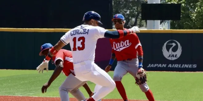 Partido de béisbol entre Panamá y Cuba en el Clásico Mundial 2026 en San Juan, Puerto Rico